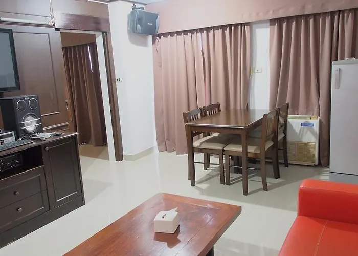 Hotel The Tower Praram 9
