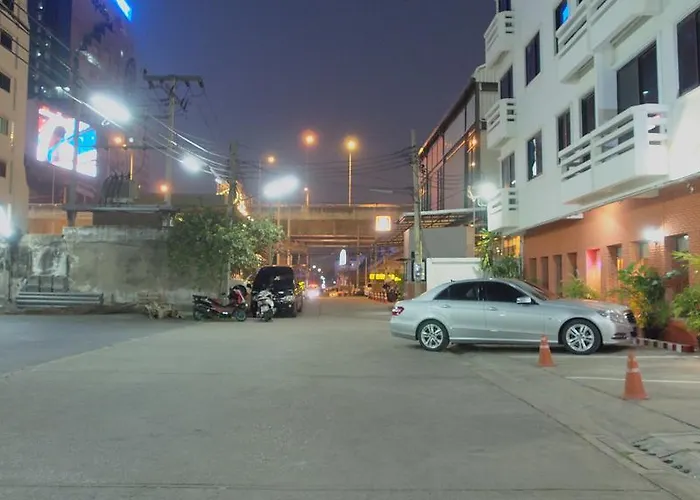 Hotel The Tower Praram 9