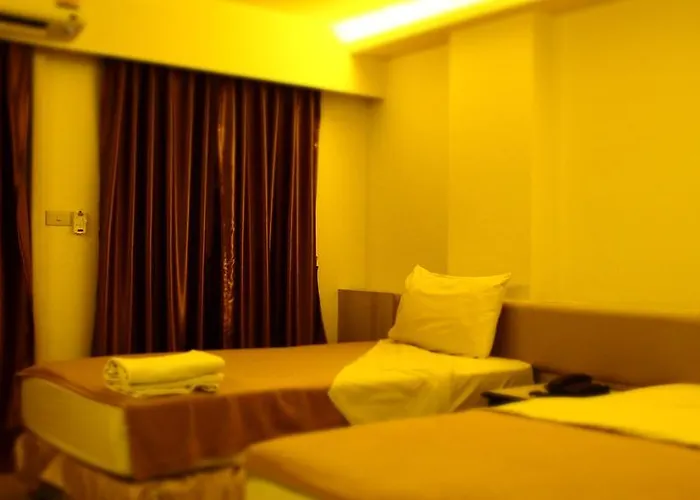 Hotel The Tower Praram 9